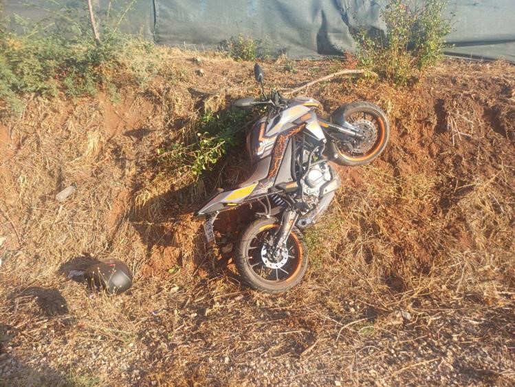 Bilecik’te seyir halindeki motosiklet devrildi; 1 yaralı