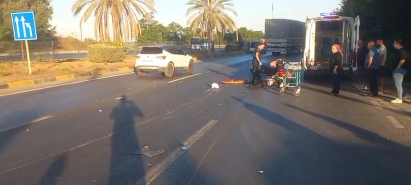 Otomobille çarpışan motosikletin sürücüsü yaralandı