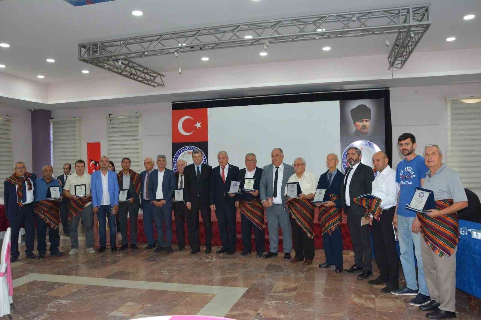 Söke’de yılın ahileri seçilen esnaflar ödüllerini aldı