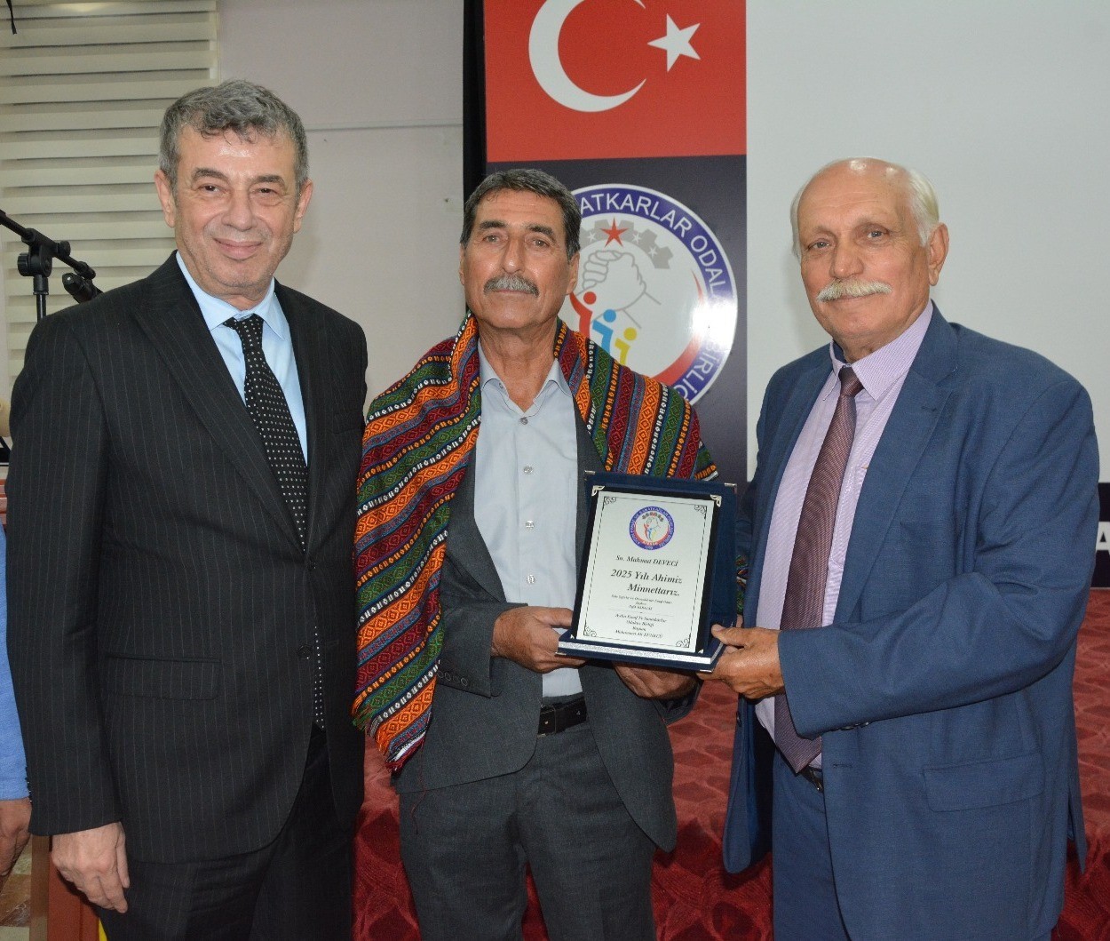 Söke’de yılın ahileri seçilen esnaflar ödüllerini aldı