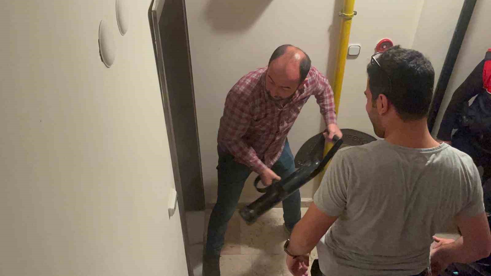 "Eski eşim bıçakladı" diyen kadının kapısı kırıldı, gerçek herkesi şaşırttı