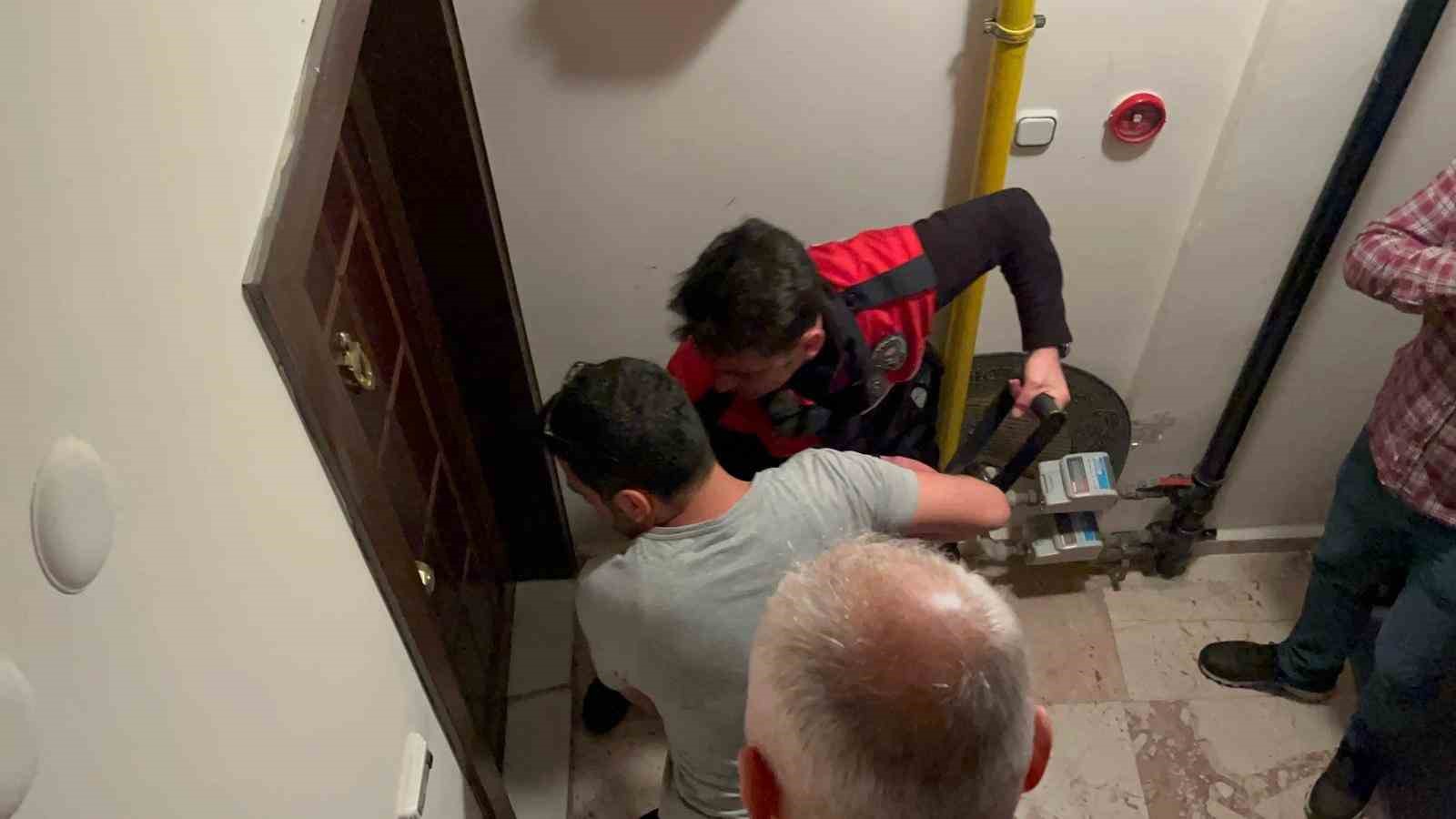 "Eski eşim bı&ccedil;akladı" diyen kadının kapısı kırıldı, ger&ccedil;ek herkesi şaşırttı
