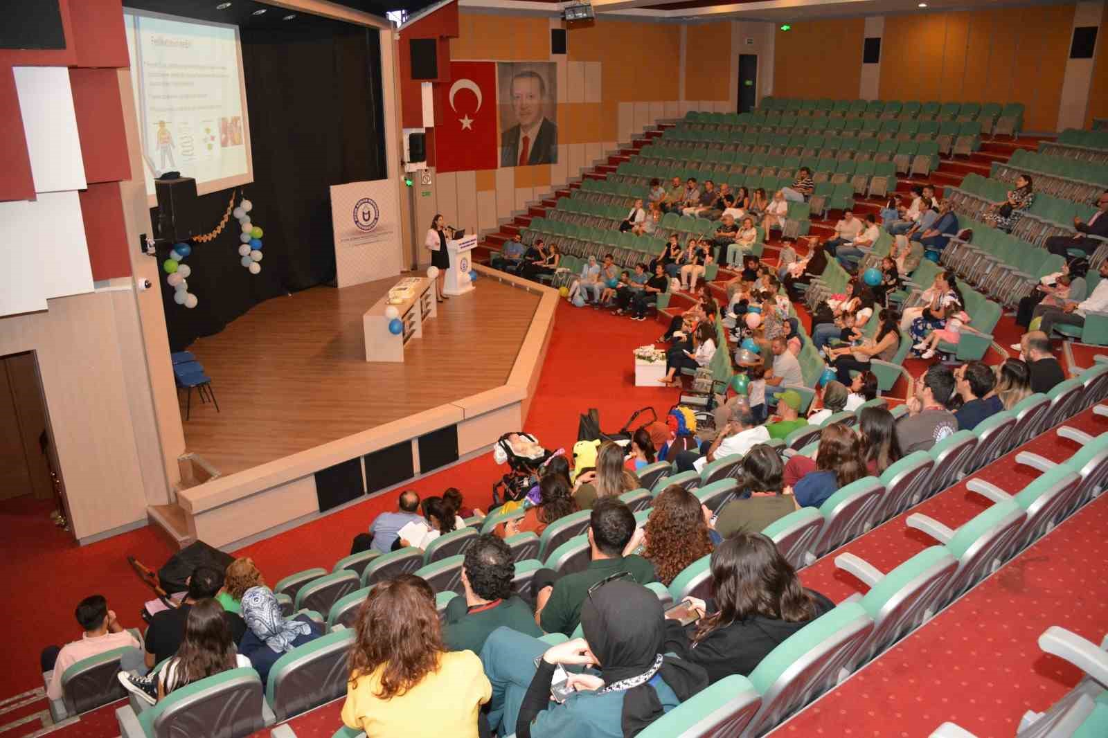 Hastanede tedavi gören çocuklara doğum günü sürprizi