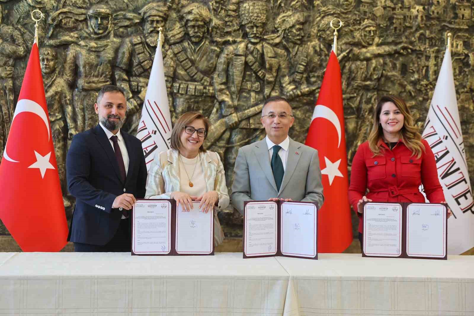 Gaziantep’te başarılı öğrencilere sınav hazırlık desteği