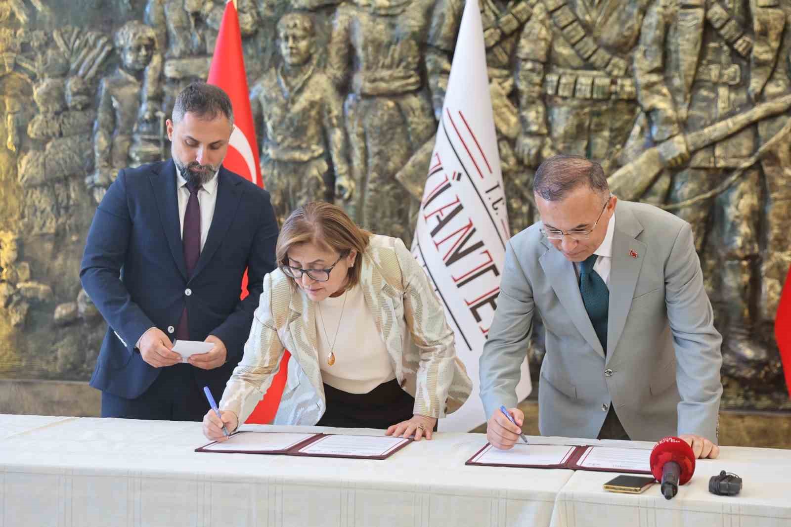 Gaziantep’te başarılı öğrencilere sınav hazırlık desteği