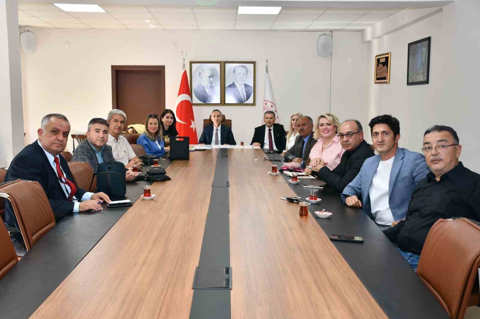 &rsquo;Bilge Aileden Bilin&ccedil;li Topluma Projesi&rsquo; toplantısı
