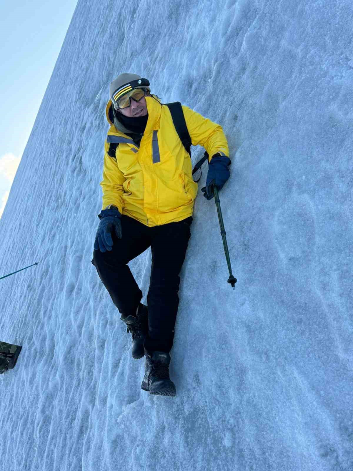 Ağrı Dağı&rsquo;nda 4 g&uuml;nl&uuml;k zirve yolculuğu
