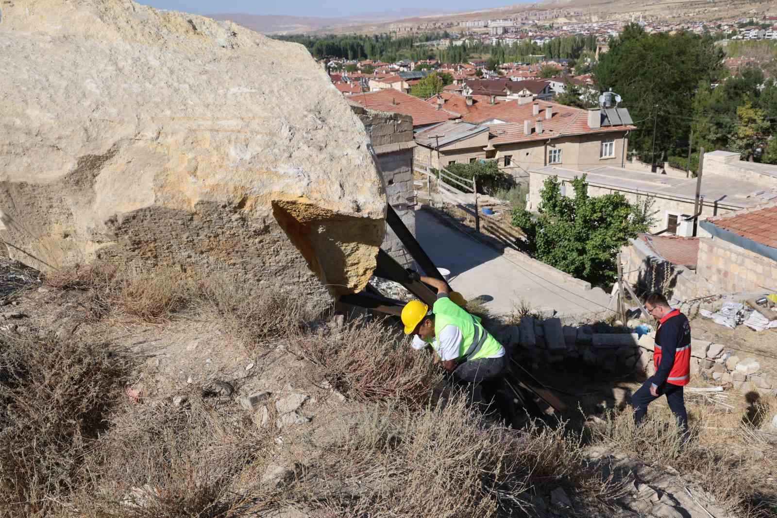 Kadıkalesi&rsquo;nde temizlik &ccedil;alışmaları başladı
