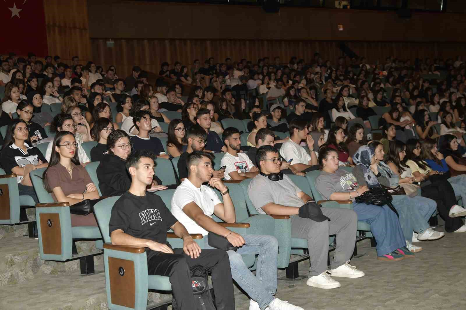 Yabancı Diller Yüksekokulu’nda Çifte Program: Oryantasyon ve Akreditasyon töreni