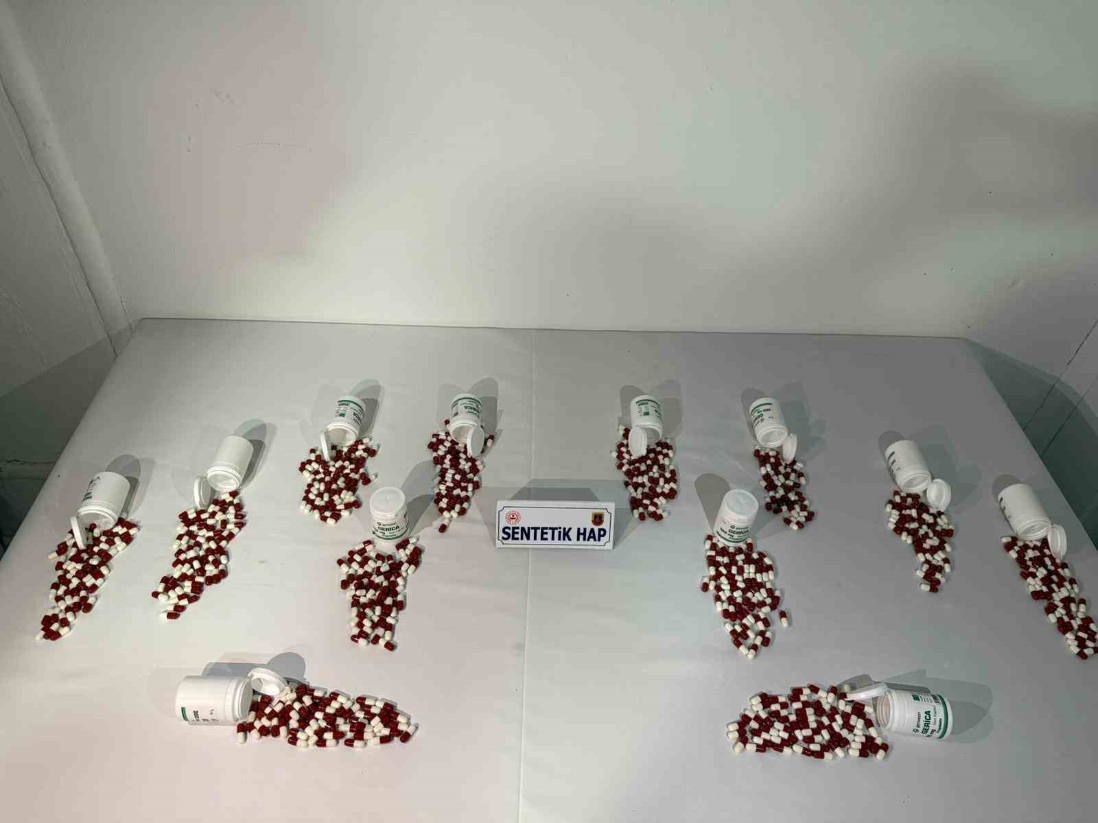 Tunceli&rsquo;de narkotik k&ouml;peği &rsquo;Ayar&rsquo; bagaja zulalanmış uyuşturucuyu buldu: 2 ş&uuml;pheli yakalandı
