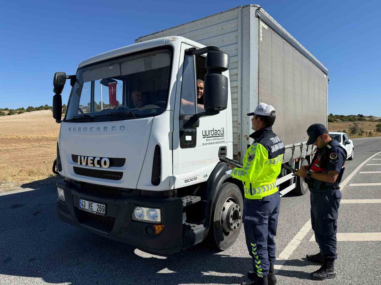 Kütahya’da jandarma trafik ekipleri sürücüleri bilgilendirdi