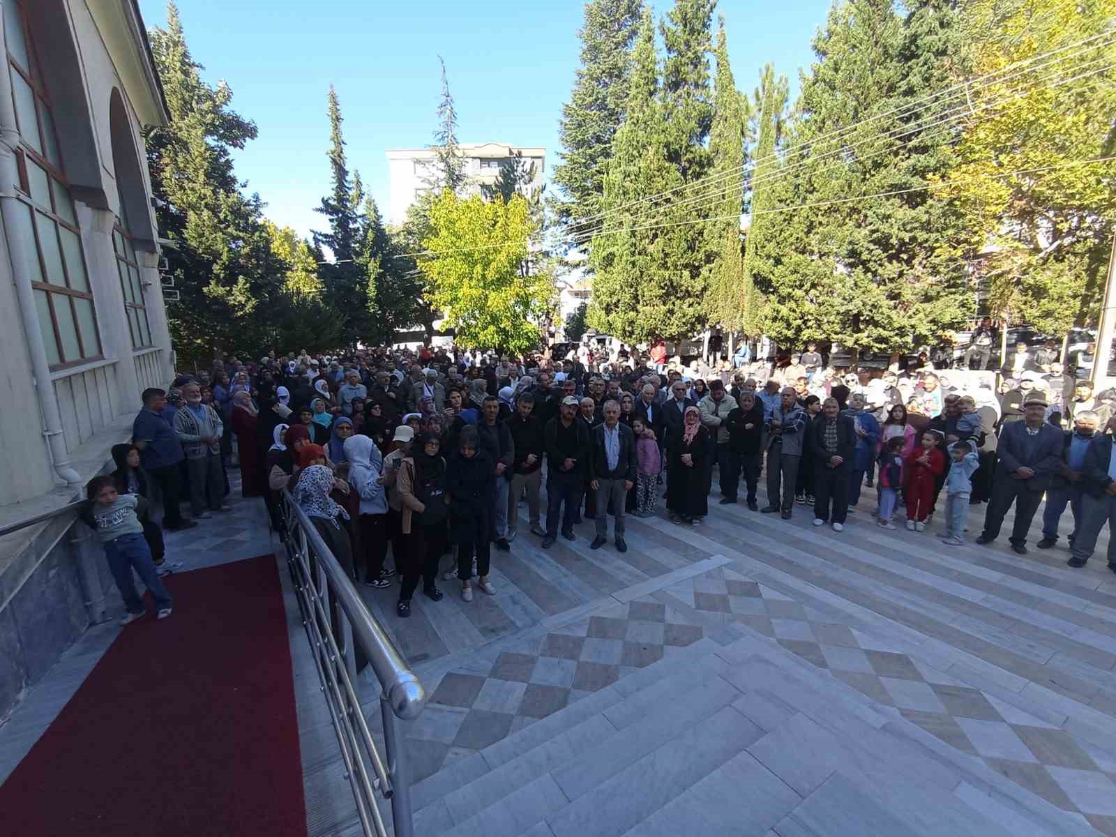 Gediz’de 31 umreci dualarla uğurlandı