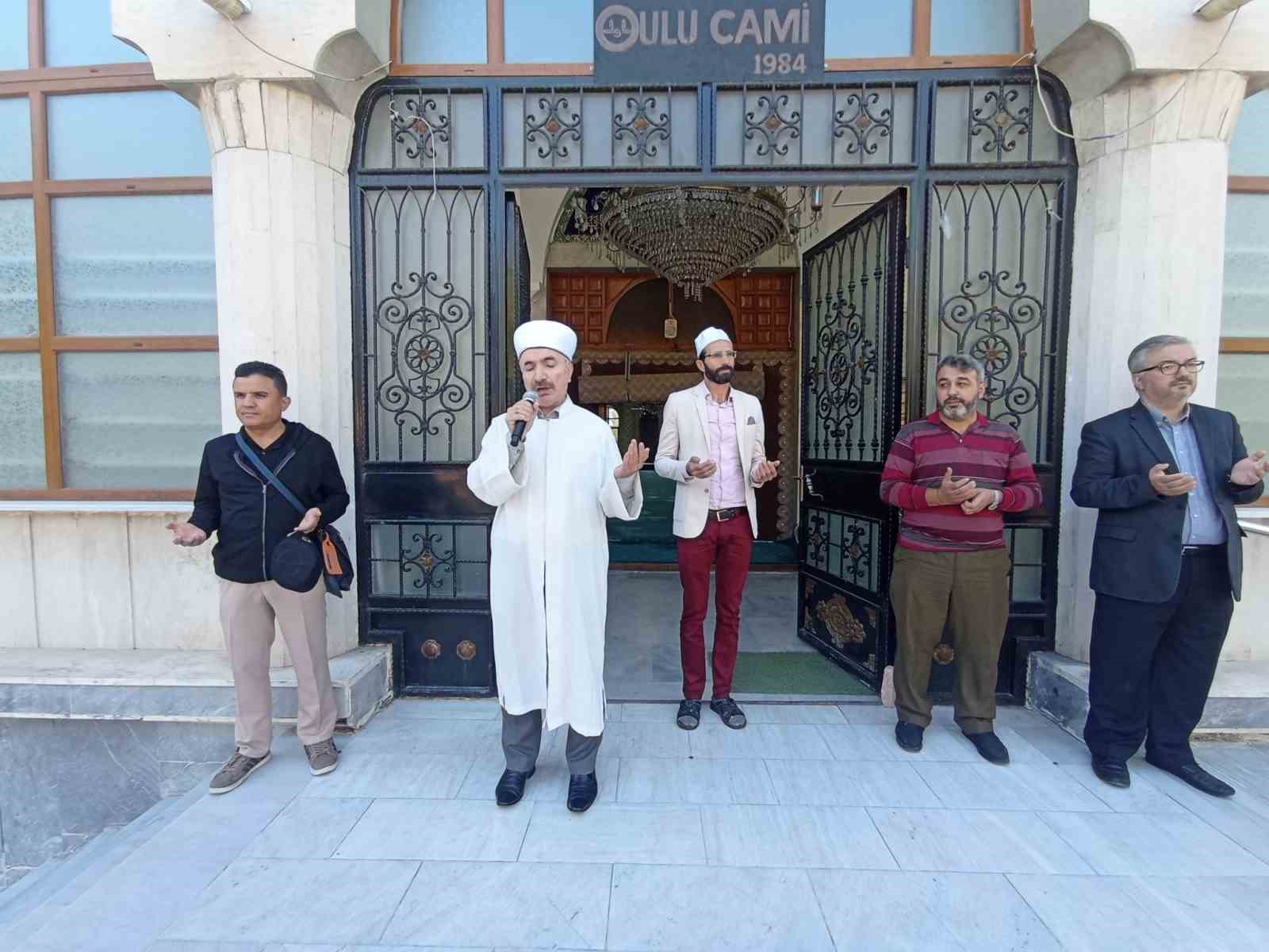 Gediz&rsquo;de 31 umreci dualarla uğurlandı
