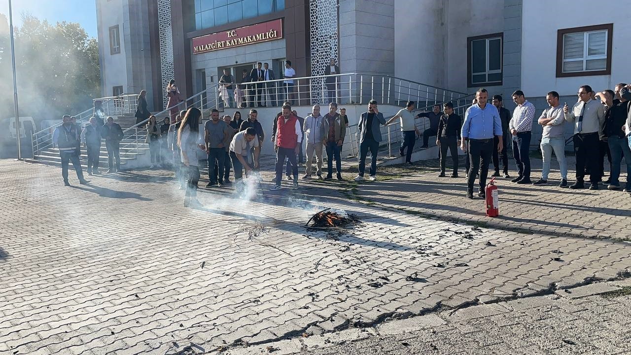 Malazgirt Kaymakamlığında yangın tatbikatı yapıldı
