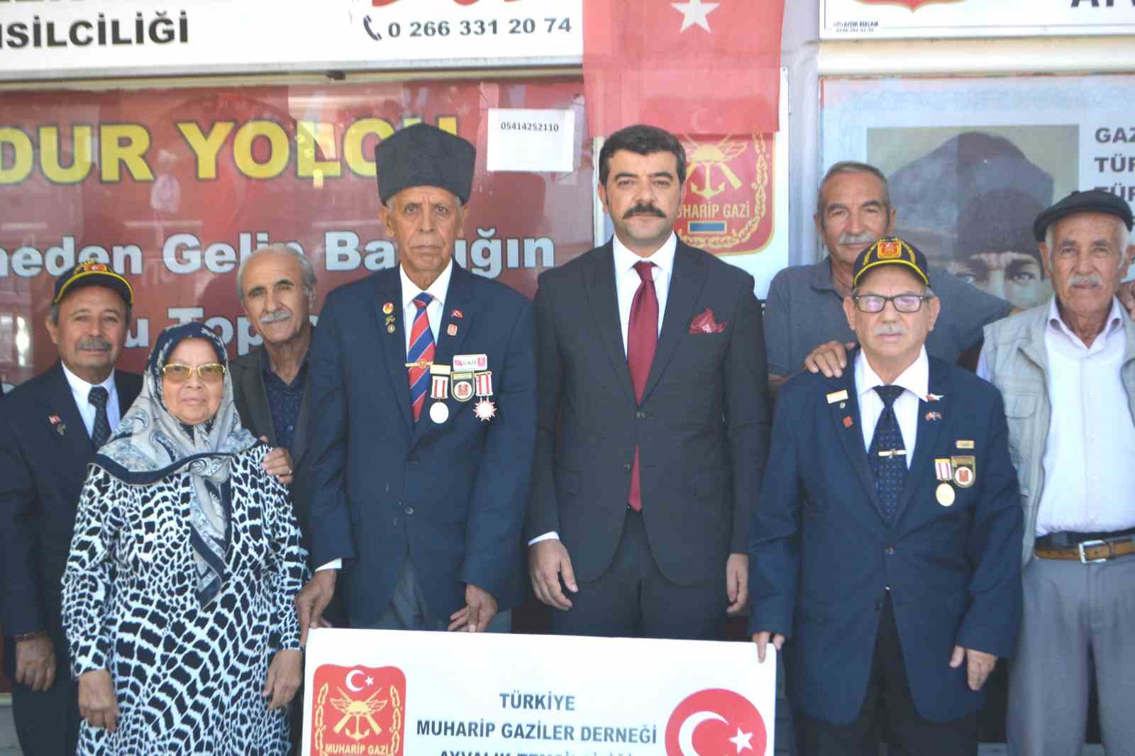 Ayvalık’ta Cumhuriyet Başsavcısı Acemoğlu gazileri unutmadı
