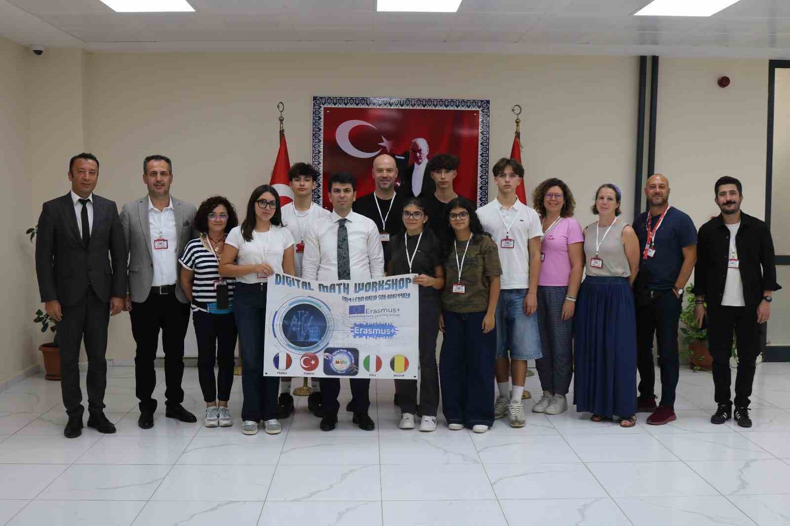 Gediz Altınkent’te Erasmus+ projesi: Avrupa’dan öğretmen ve öğrenciler Kaymakam Uzun ile bir araya geldi
