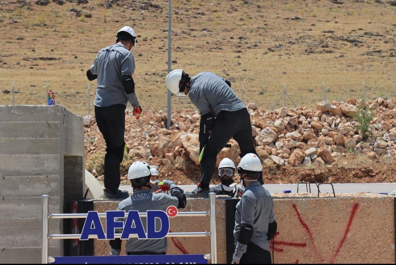 Elazığ’da arama kurtarma eğitimleri sürüyor