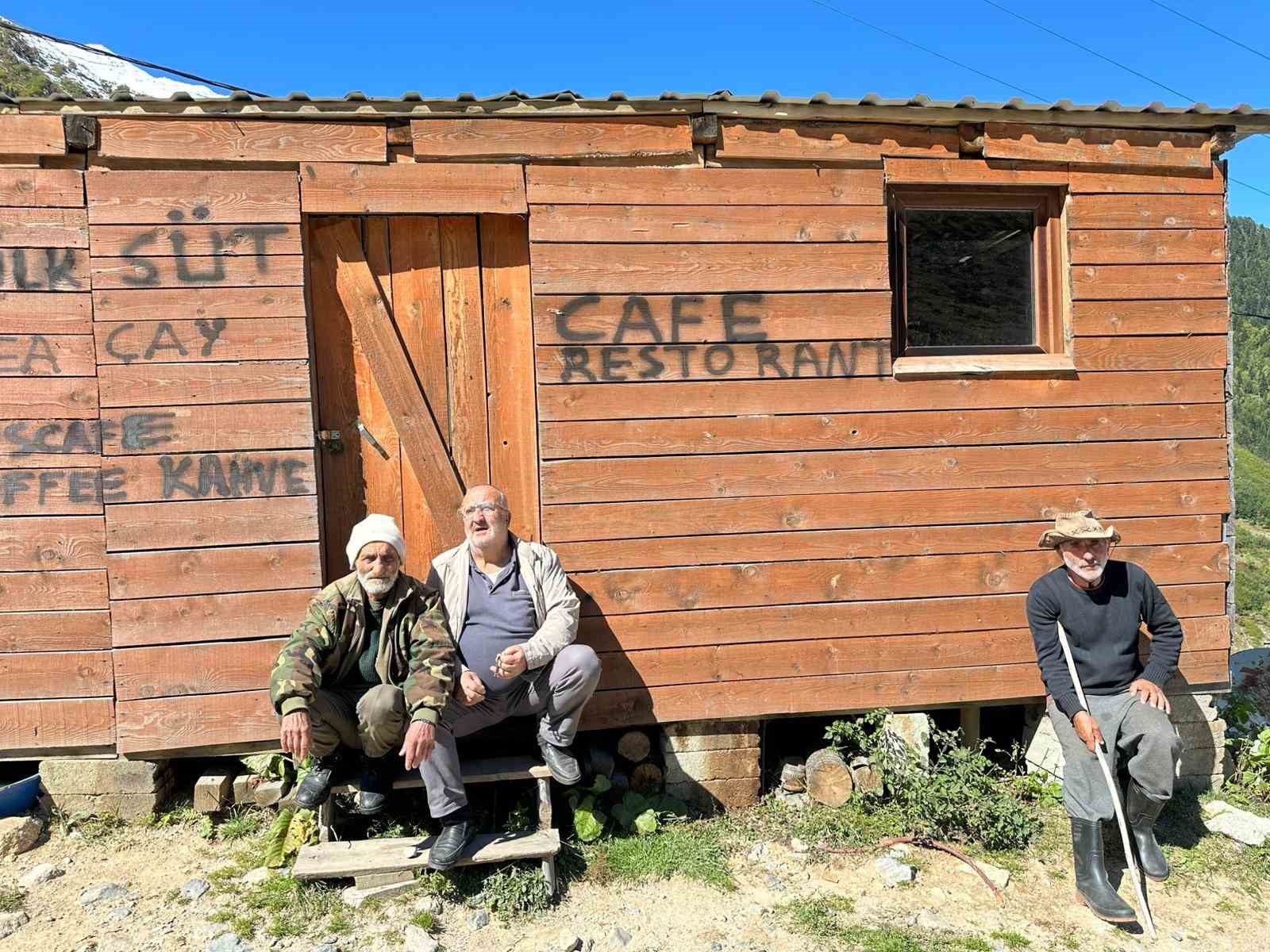 Rize’de yaylalardan dönüş erken başladı