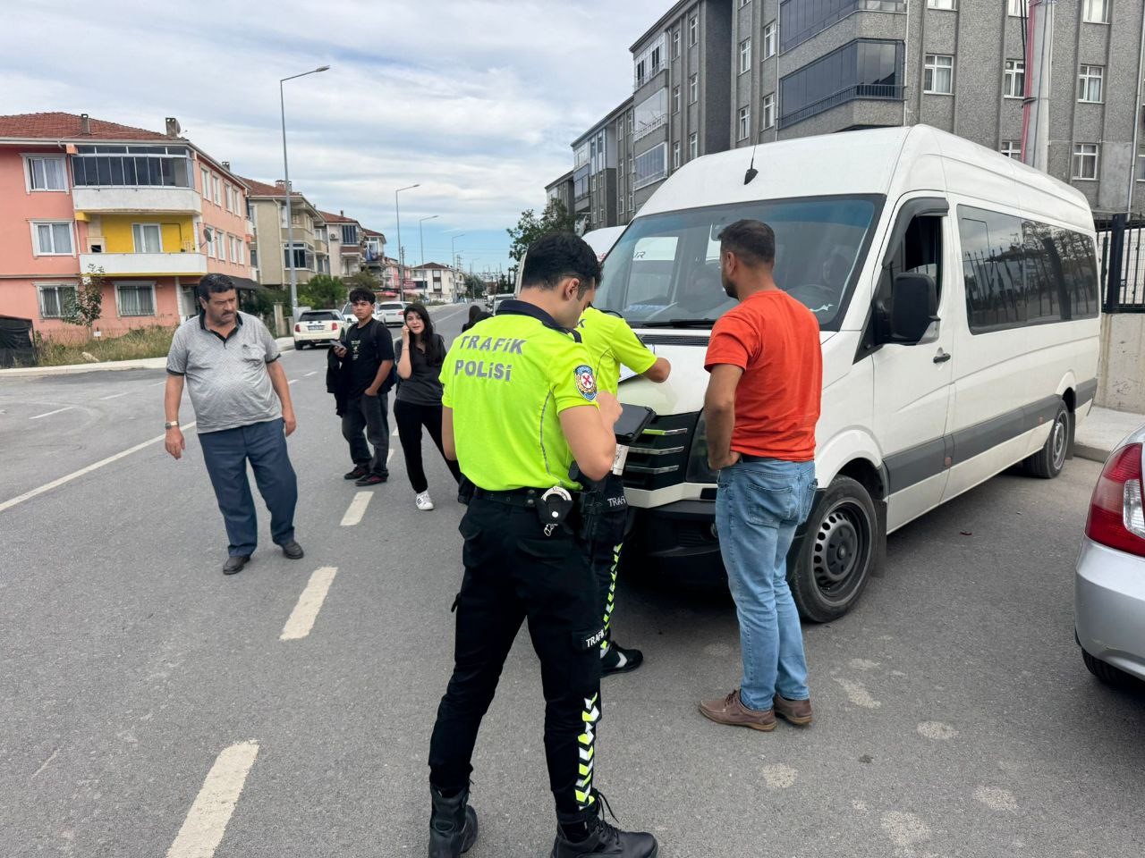 Emniyetten okul servislerine yakın takip
