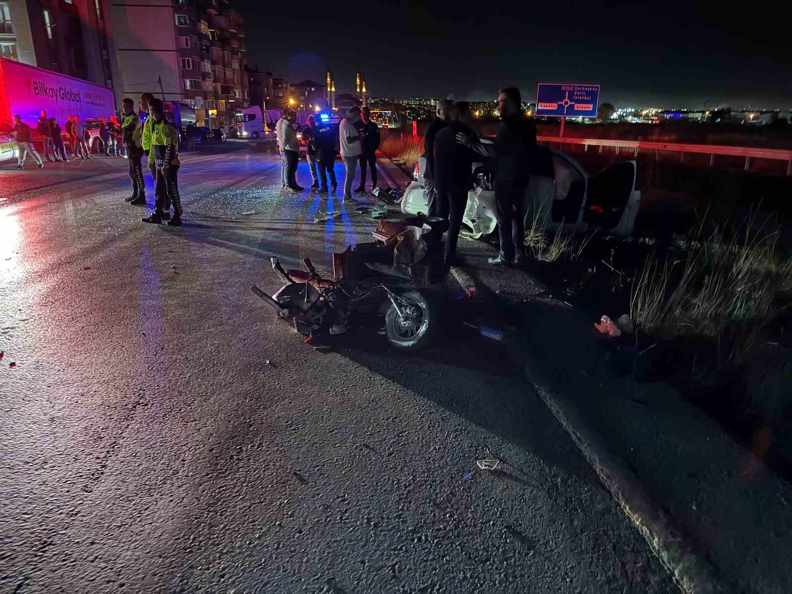 Ters y&ouml;nden gelen elektrikli bisiklet kazaya neden oldu: 3 yaralı
