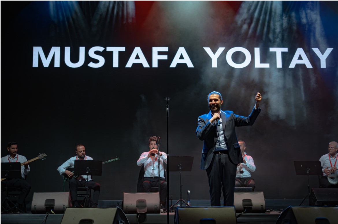 Bingöl’de "Bir Anadolu Şenliği" türkülerle devam etti