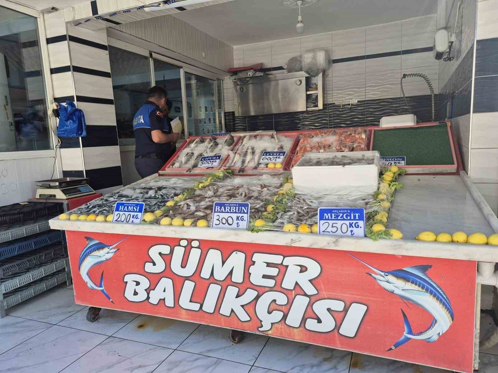 Bolu’da zabıtadan balık tezgâhlarına denetim
