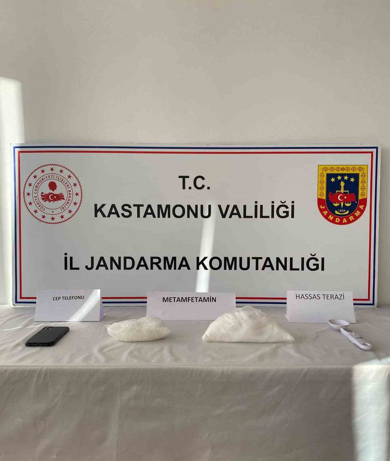 Kastamonu’da 848 gram metamfetaminle yakalanan 2 şüpheli tutuklandı
