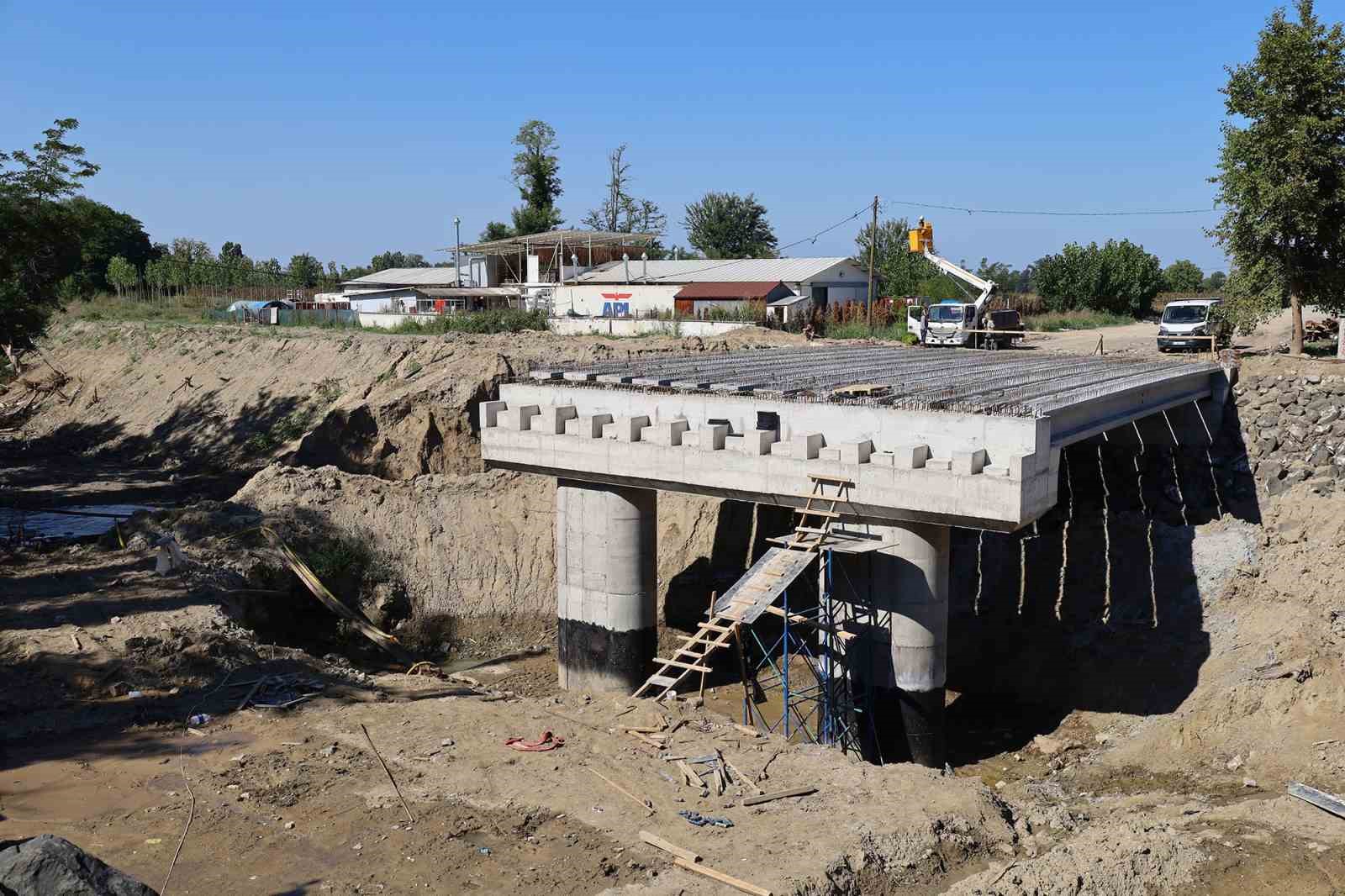 20 mahallenin yıllardır beklediği köprüde mutlu son