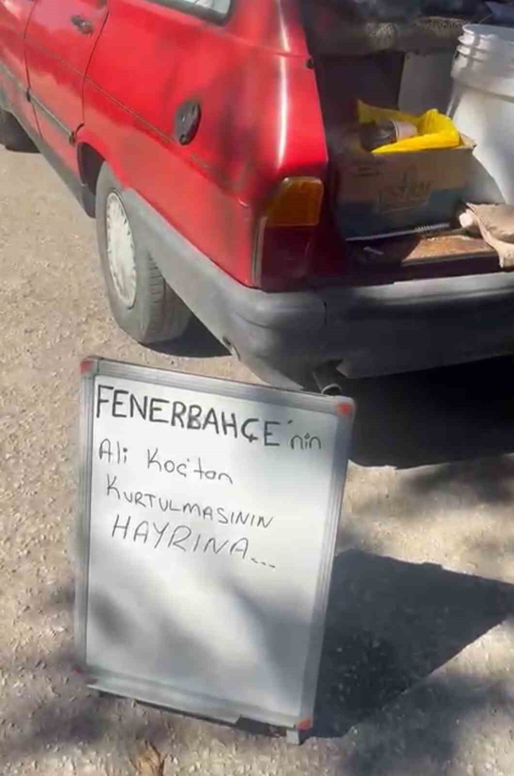 Fenerbahçe’de Ali Koç seçimi kaybedince lokma dağıttı
