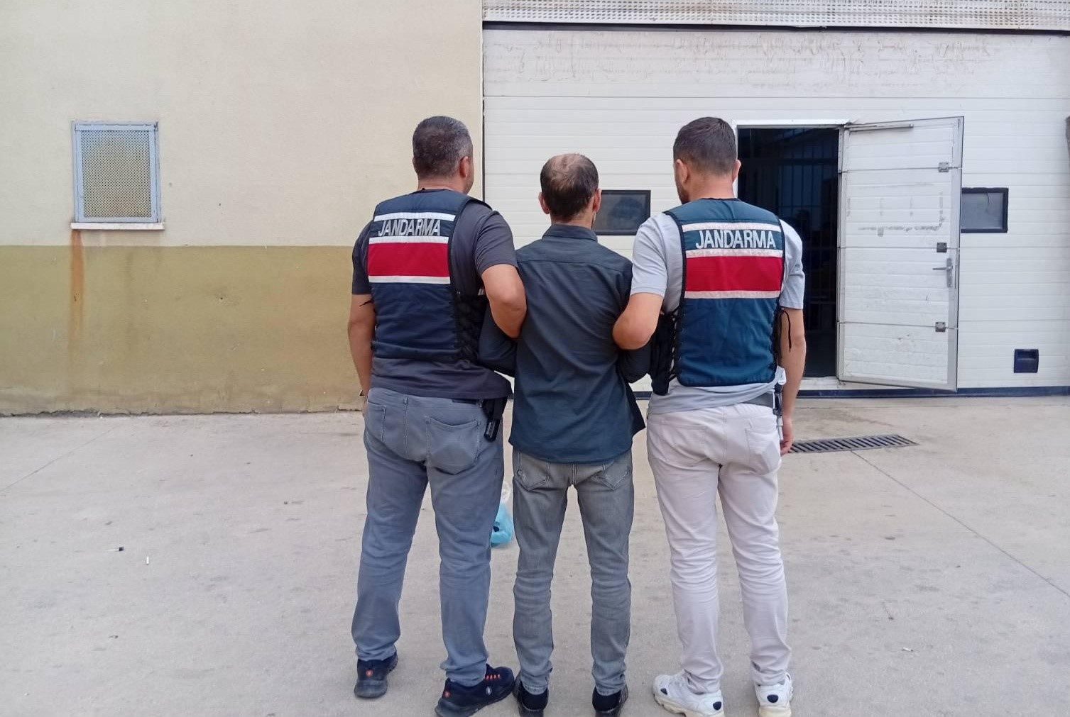 Hırsızlık suçundan kesinleşmiş hapis cezasıyla aranan şahıs yakalandı