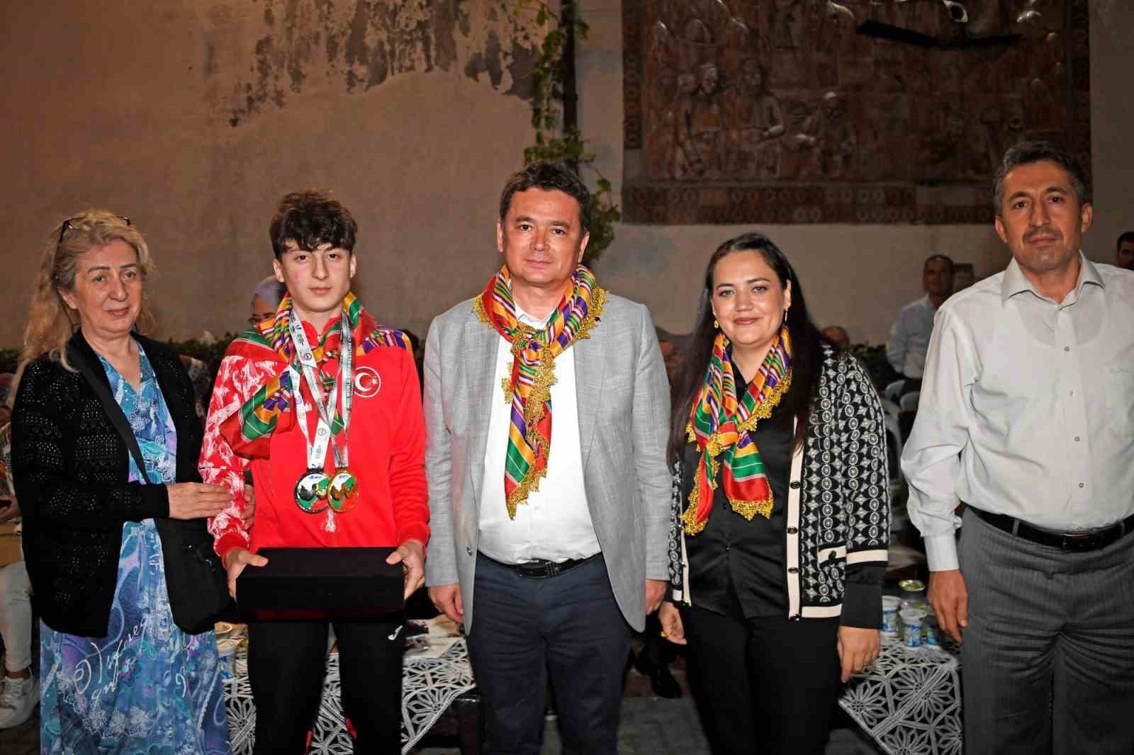 Başkan Erkan Aydın: "Her zaman yanımda olan hemşerilerime ş&uuml;kran bor&ccedil;luyum"
