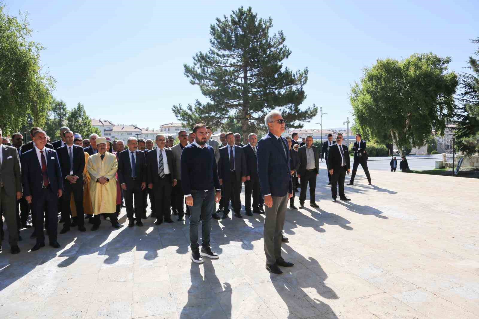 STSO Başkanı Zeki &Ouml;zdemir, "Ahilik; birlik, beraberlik ve kardeşlik k&uuml;lt&uuml;r&uuml;m&uuml;z&uuml;n en &ouml;nemli yapı taşlarından biridir"
