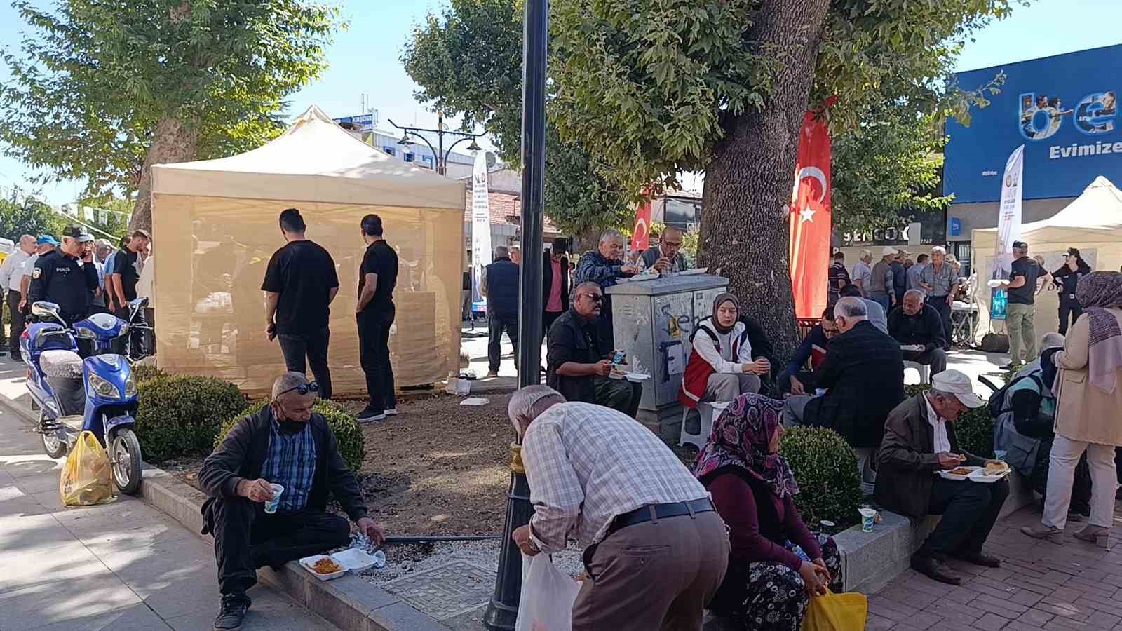 Kırşehir&rsquo;de Ahi pilavı dağıtımında izdiham
