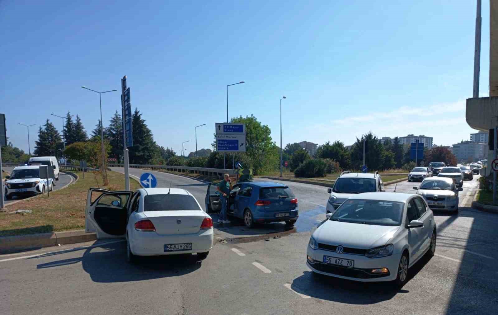 Otomobiller &ccedil;arpıştı: 4 yaralı
