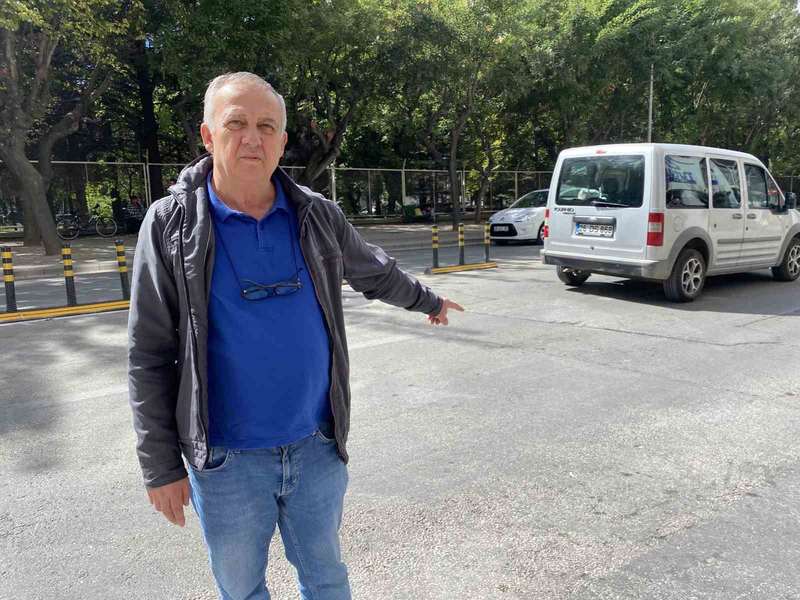 İstiklal Mahallesi’ne girmek isteyen sürücülere duba engeli