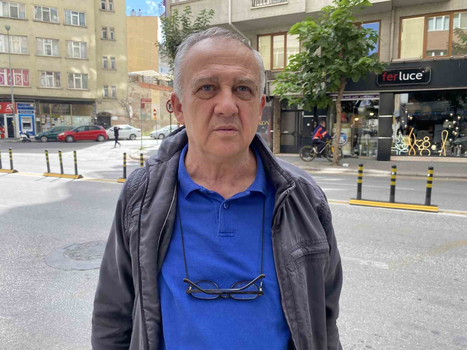 İstiklal Mahallesi&rsquo;ne girmek isteyen s&uuml;r&uuml;c&uuml;lere duba engeli
