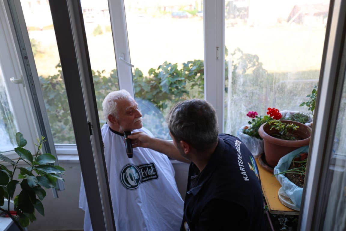 Doğum g&uuml;n&uuml;nde en b&uuml;y&uuml;k hediye, hissettiği aile sıcaklığı oldu
