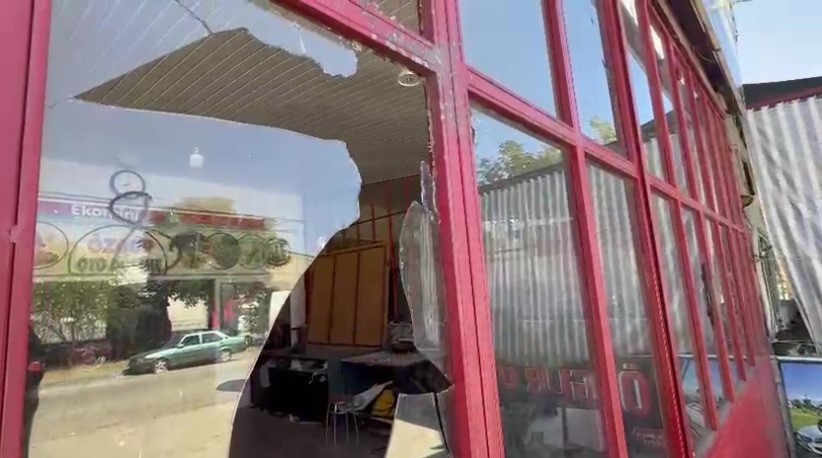 Antalya’da kapüşonlu şüpheli, 15 dakika arayla 2 iş yerini pompalı tüfekle kurşunladı