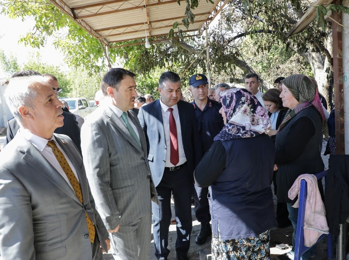 Kütahya Valisi Işın’dan, Şaphane’deki yangın bölgesinde inceleme