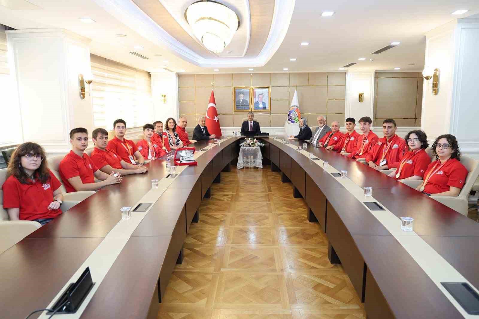 Karab&uuml;kl&uuml; &ouml;ğrenciler TEKNOFEST&rsquo;ten başarıyla d&ouml;nd&uuml;ler
