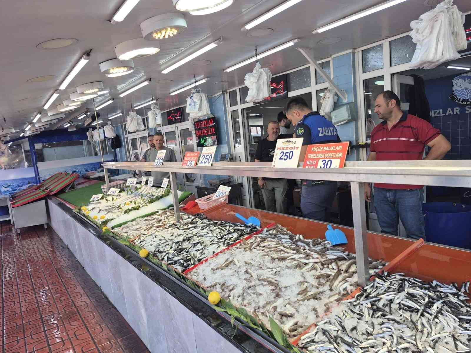 Bolu’da zabıtadan balık tezgâhlarına denetim