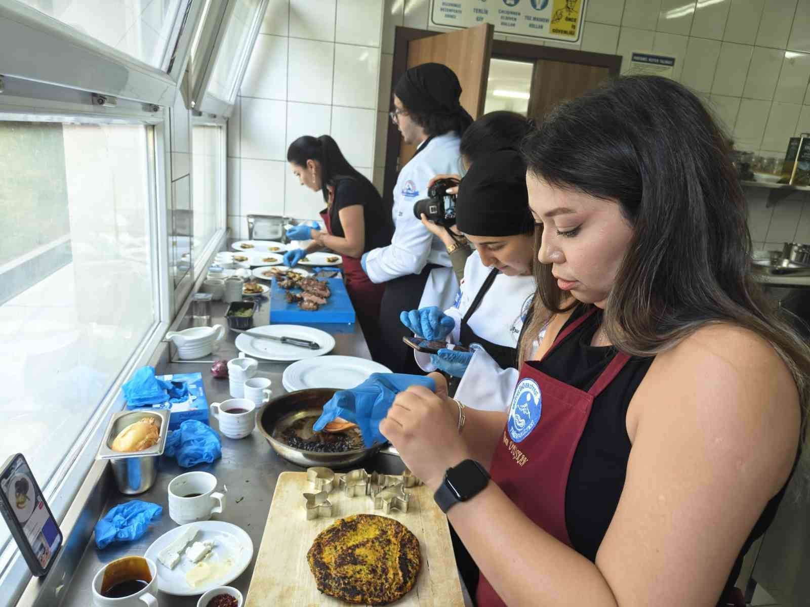 ER&Uuml; Gastronomi B&ouml;l&uuml;m&uuml;&rsquo;nde dersler yemek yarışması ile başladı
