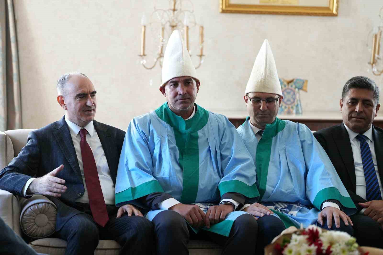 Vali &Ouml;zkan esnafları ağırladı
