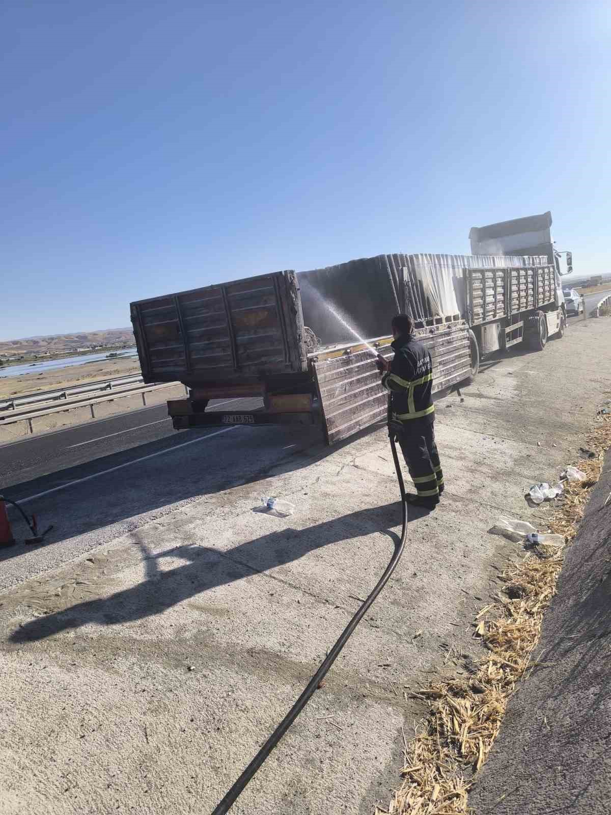 Batman’da seyir halindeki tırın dorsesinde yangın çıktı