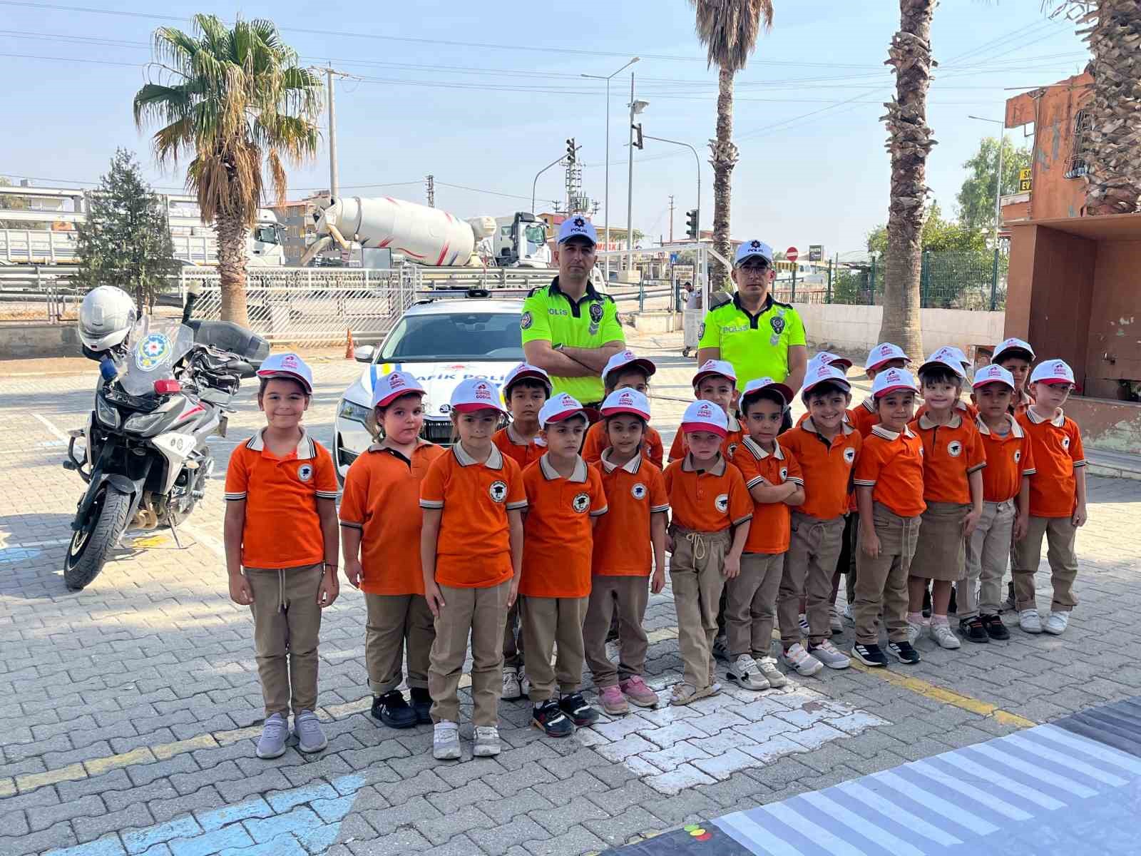 Trafik polislerinden 152 ilkokul öğrencisine trafik eğitimi verildi