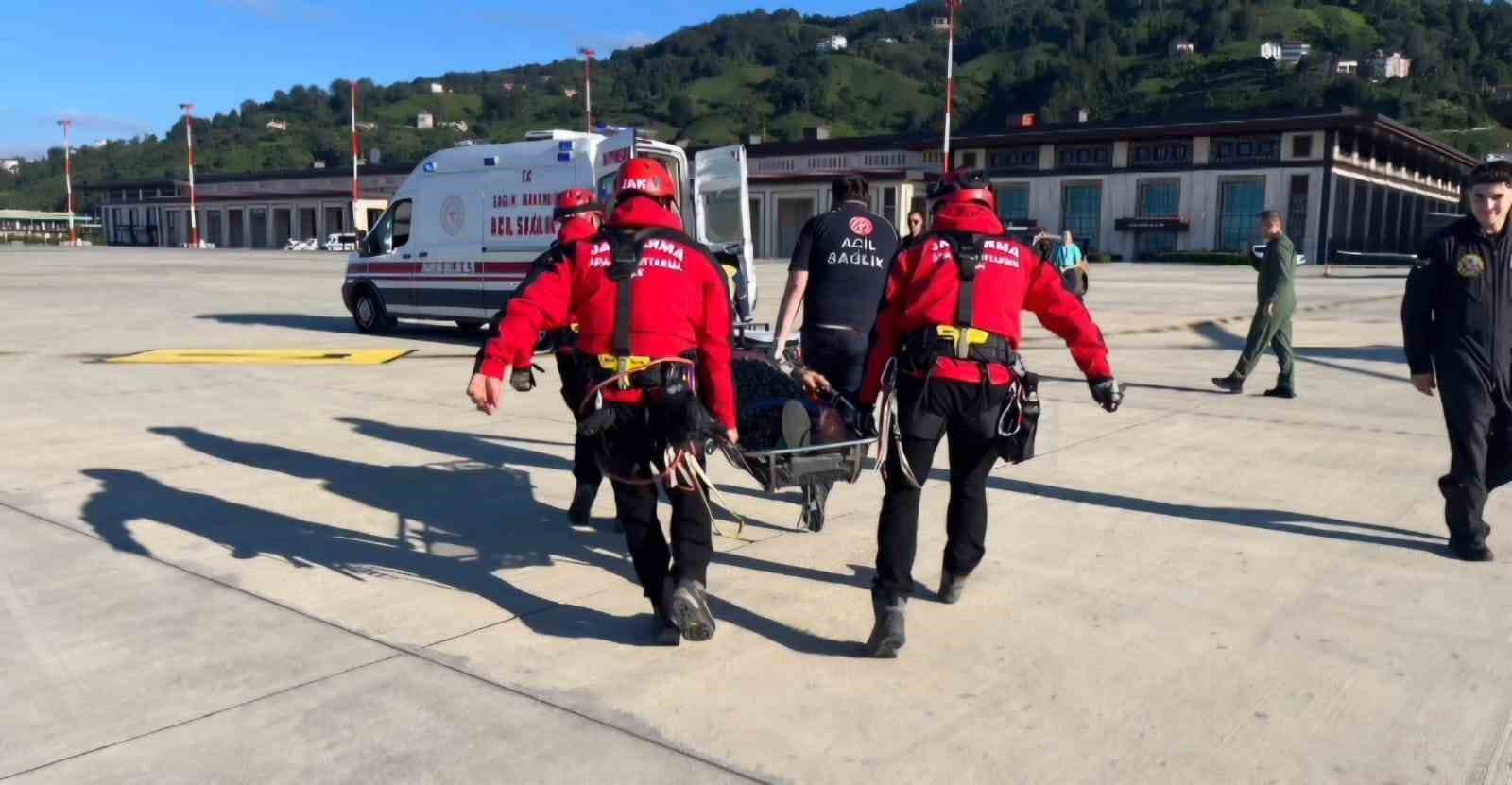 Rize’de askeri helikopterlerin mesaisi sürüyor