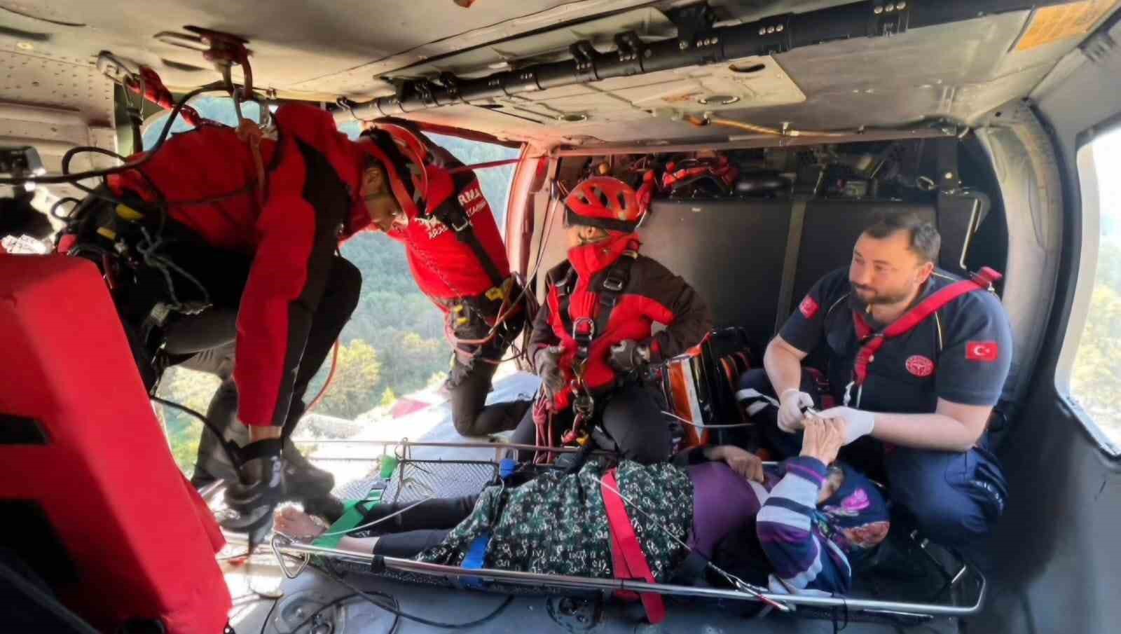 Rize’de askeri helikopterlerin mesaisi sürüyor