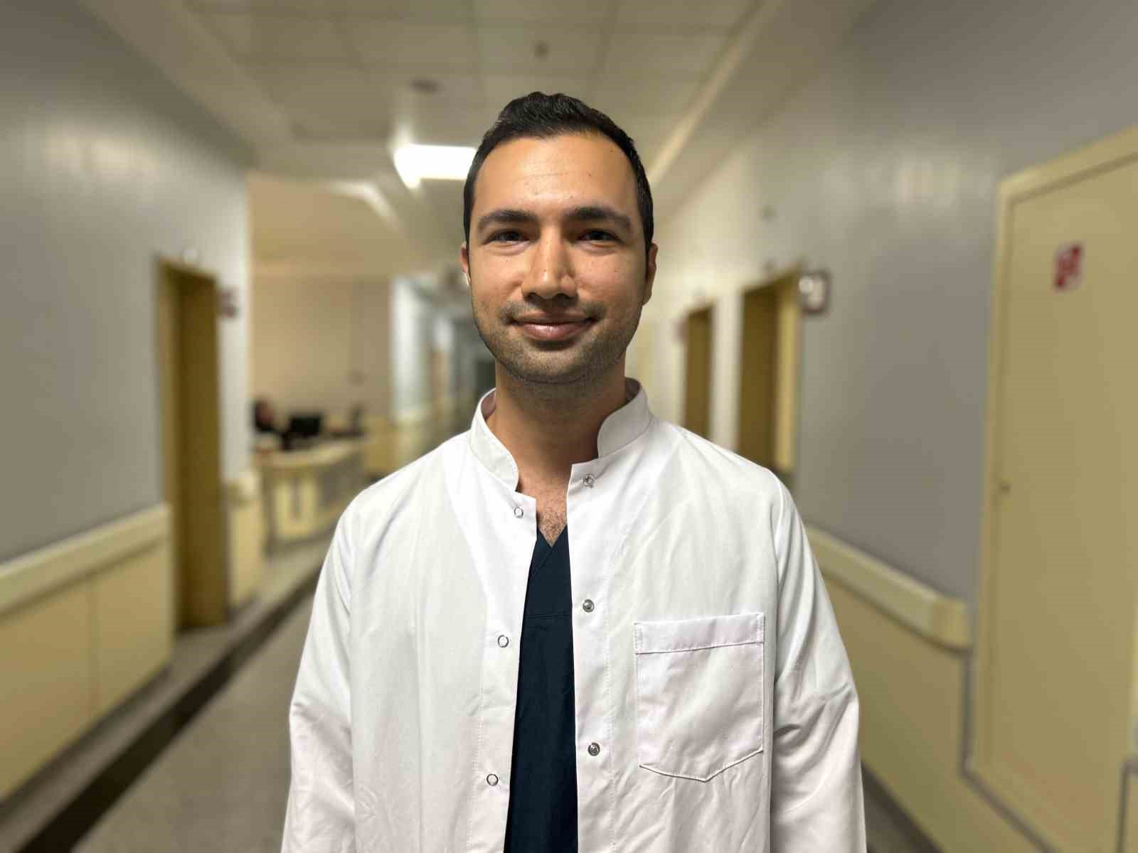 54 yaşındaki kadın 15 yıl sonra yeniden g&uuml;l&uuml;mseyebilecek
