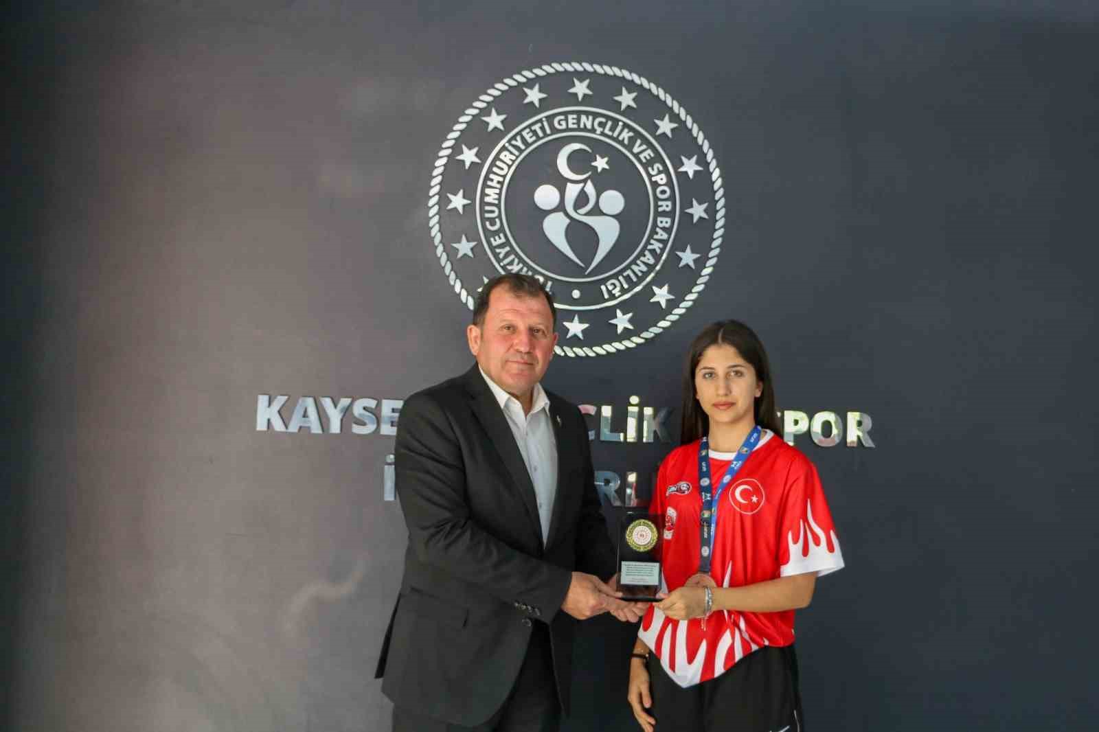 Şampiyonlardan Kabakcı&rsquo;ya ziyaret
