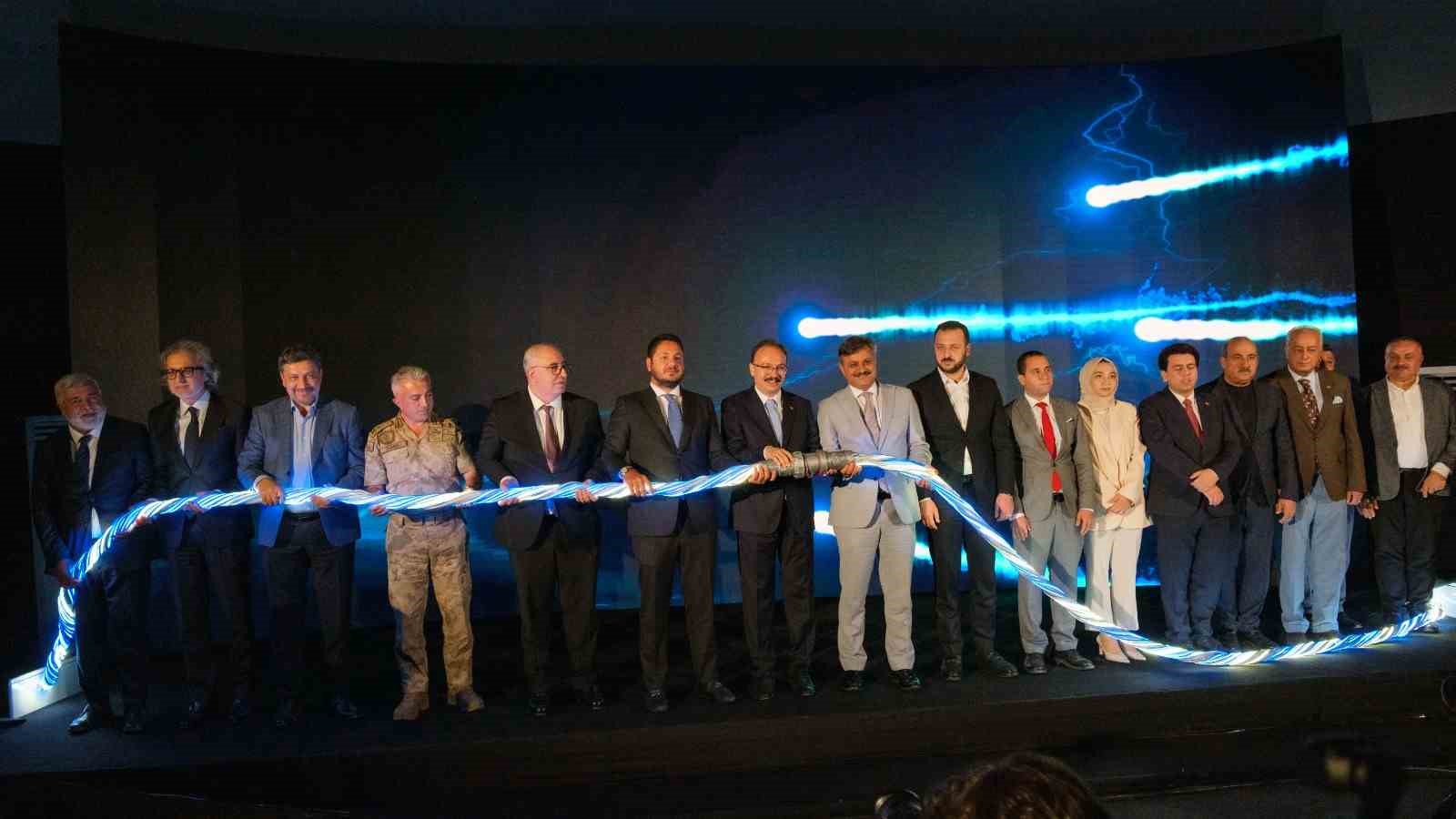 Dicle Elektrik&rsquo;in yatırımları Siirt&rsquo;i T&uuml;rkiye&rsquo;ye &ouml;rnek yaptı
